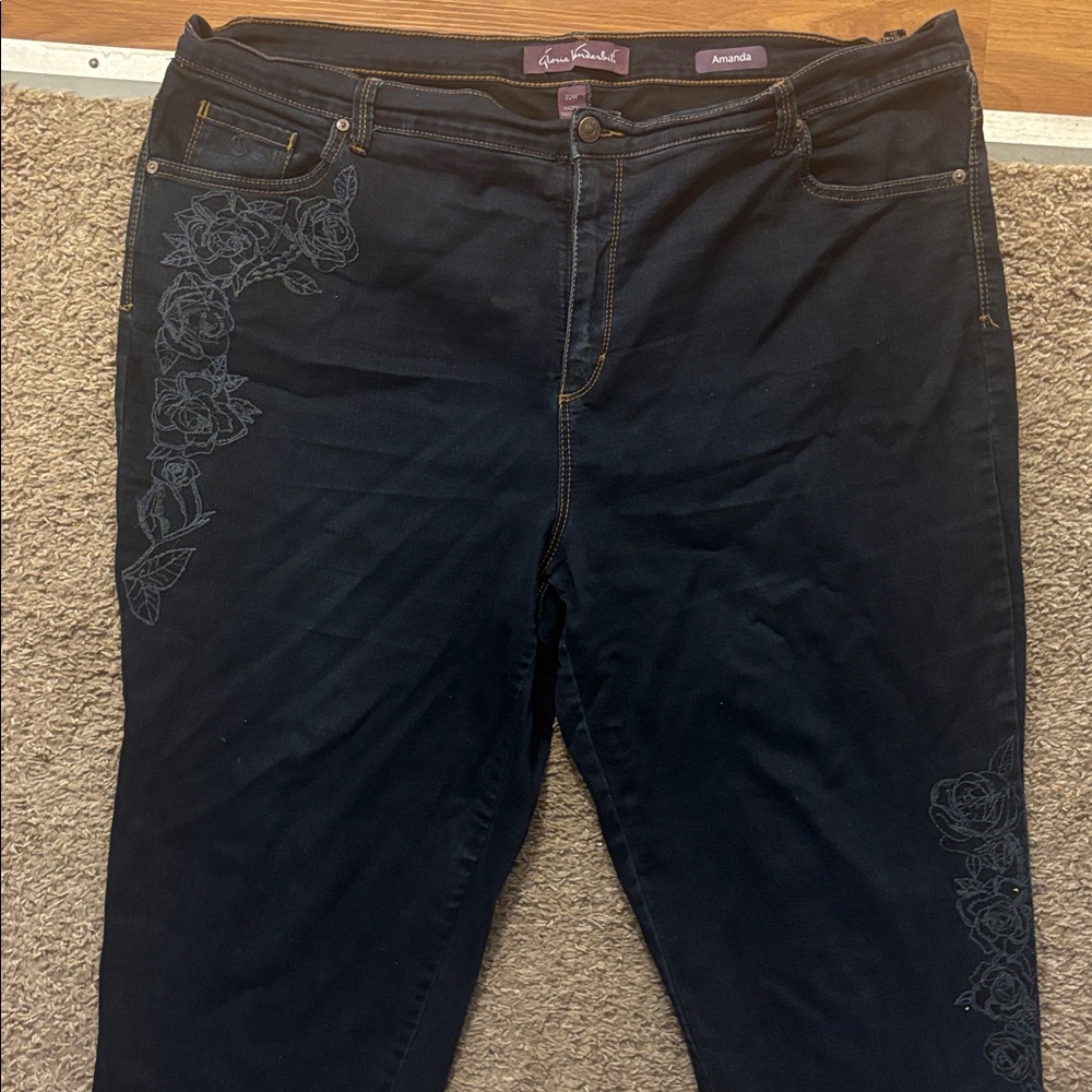 Gloria Vanderbilt Woman’s 22W Amanda Style Dark Wash Floral Designs Straight Leg - Picture 9 of 12